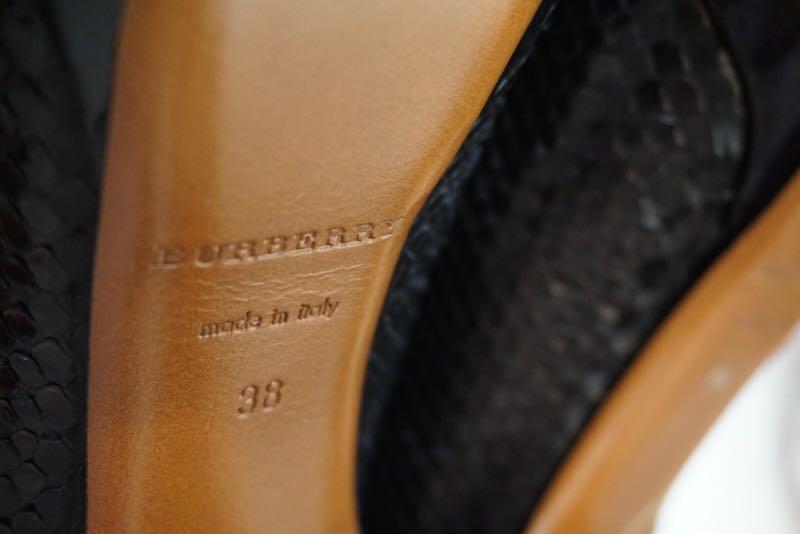 Burberry Python Open toe Heels （分類：高跟鞋）位於 Hong Kong。 由 bubblgy 提交（商品編號 256553935，圖片 5）。簡介： Used 1 time indoor. 99% new. Come without box and dust bag。