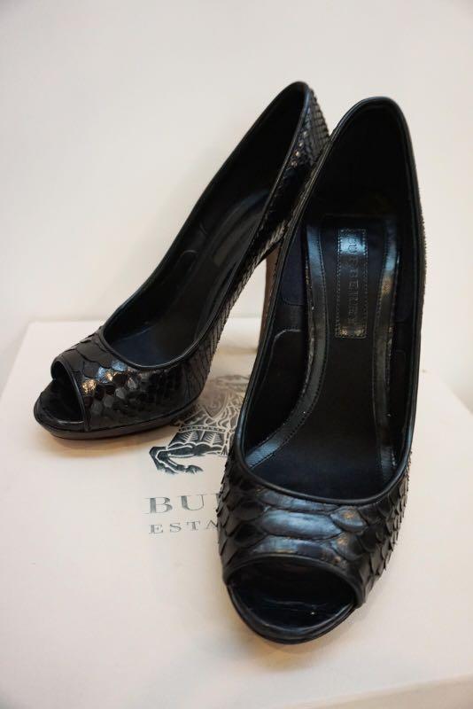 Burberry Python Open toe Heels （分類：高跟鞋）位於 Hong Kong。 由 bubblgy 提交（商品編號 256553935，圖片 7）。簡介： Used 1 time indoor. 99% new. Come without box and dust bag。