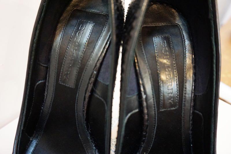 Burberry Python Open toe Heels （分類：高跟鞋）位於 Hong Kong。 由 bubblgy 提交（商品編號 256553935，圖片 6）。簡介： Used 1 time indoor. 99% new. Come without box and dust bag。
