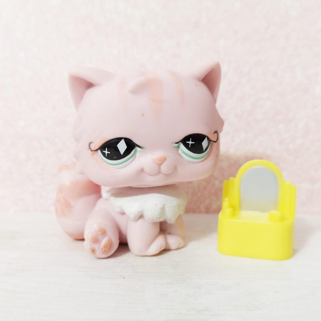 Littlest pet shop lps persian cat with accessory, Hobbies & Toys, Toys