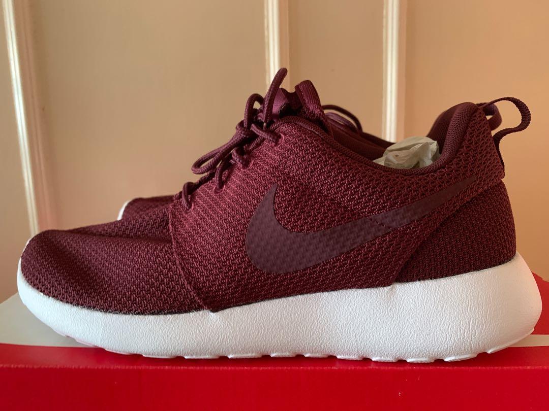 nike roshe one maroon