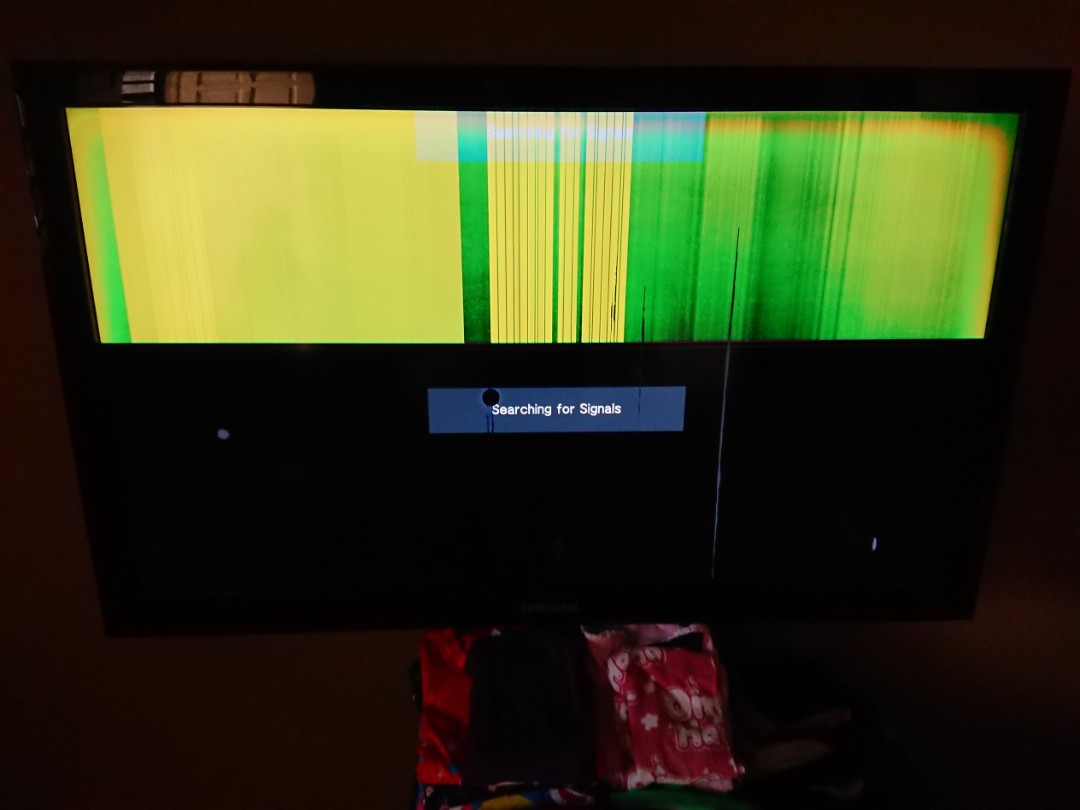 Samsung TV 40" LA40D503 rosak, TV & Home Appliances, TV & Entertainment