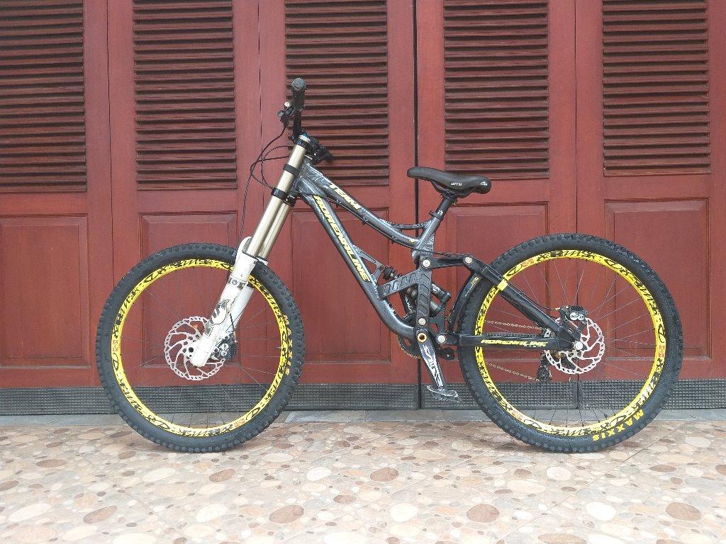 Sepeda Wim Cycle Adrenaline Agent DH Team