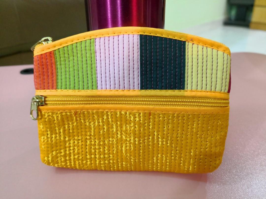 Small purse (Category: Purses & Pouches) located in Kuala Lumpur. Submitted by yee_322 (Listing ID 256593621, Image 1). Description: Small purse made in Korea. Can put bit of money into the purse, or can put bank cards/ic etc, even can put a small pack of tissue. Never use it before so it still new and clean :).