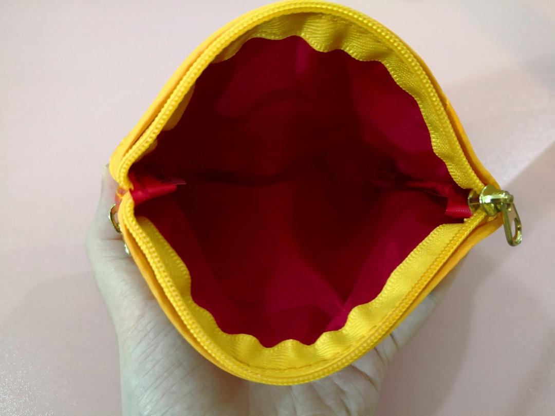 Small purse (Category: Purses & Pouches) located in Kuala Lumpur. Submitted by yee_322 (Listing ID 256593621, Image 2). Description: Small purse made in Korea. Can put bit of money into the purse, or can put bank cards/ic etc, even can put a small pack of tissue. Never use it before so it still new and clean :).