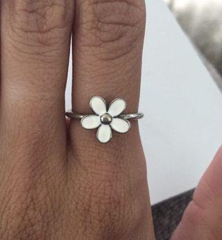Pandora daisy ring