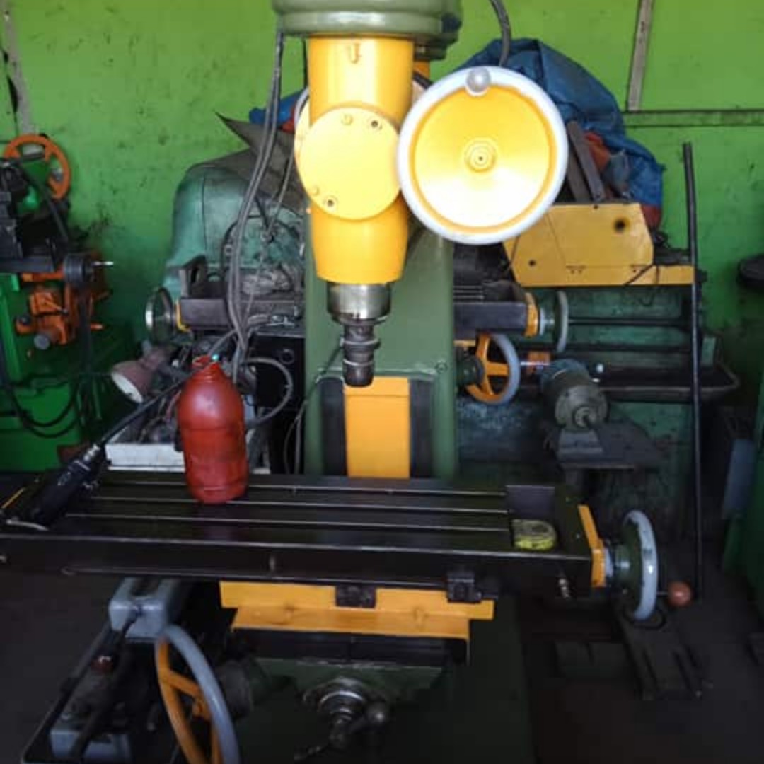 1 UNIT MILLING MACHINE, Commercial & Industrial, Industrial Equipment ...