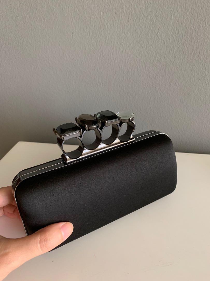 Black Knuckle Clutch