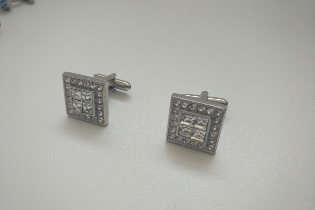 Cufflink (Category: Jewelry) located in Singapore. Submitted by lhyncaptan (Listing ID 256692161, Image 3). Description: Slightly use, just stacked at the drawer Just want clear up some stuff.