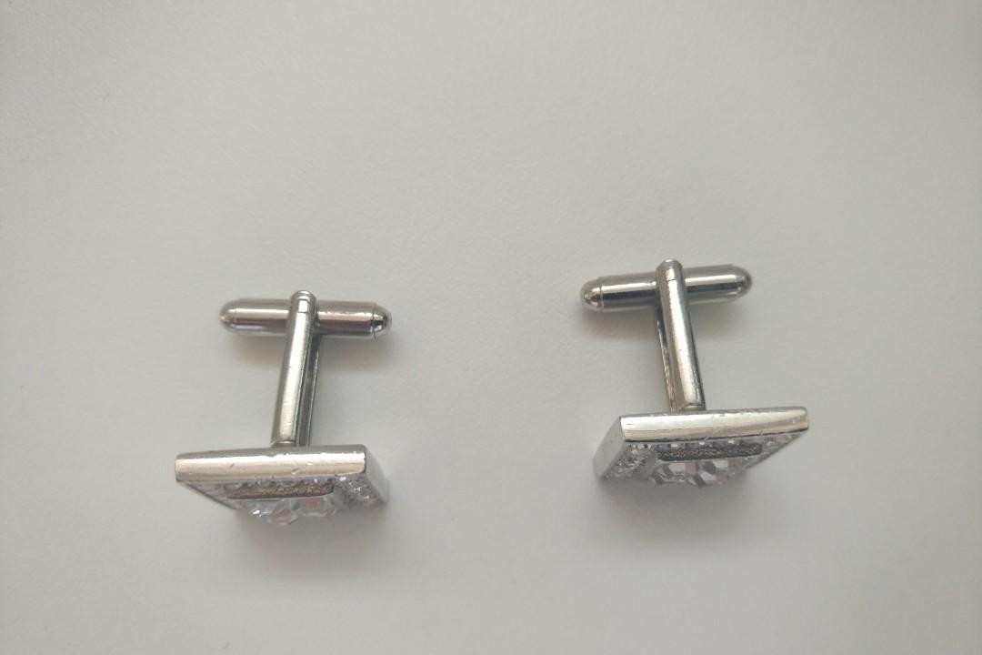 Cufflink (Category: Jewelry) located in Singapore. Submitted by lhyncaptan (Listing ID 256692161, Image 4). Description: Slightly use, just stacked at the drawer Just want clear up some stuff.