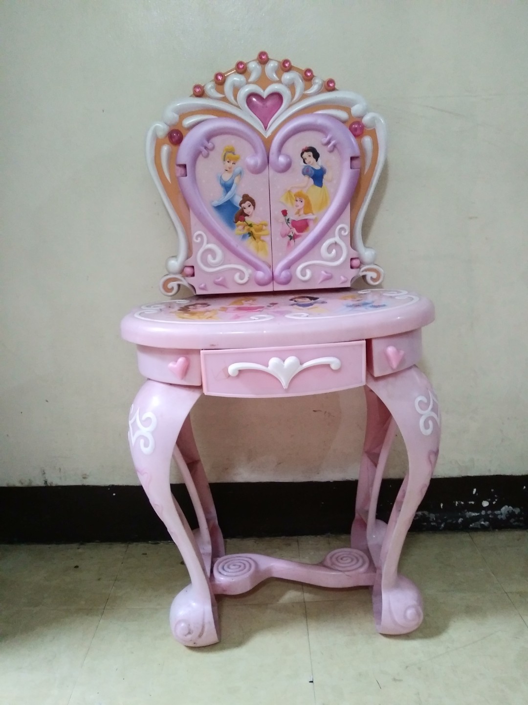 Disney princess hotsell dresser
