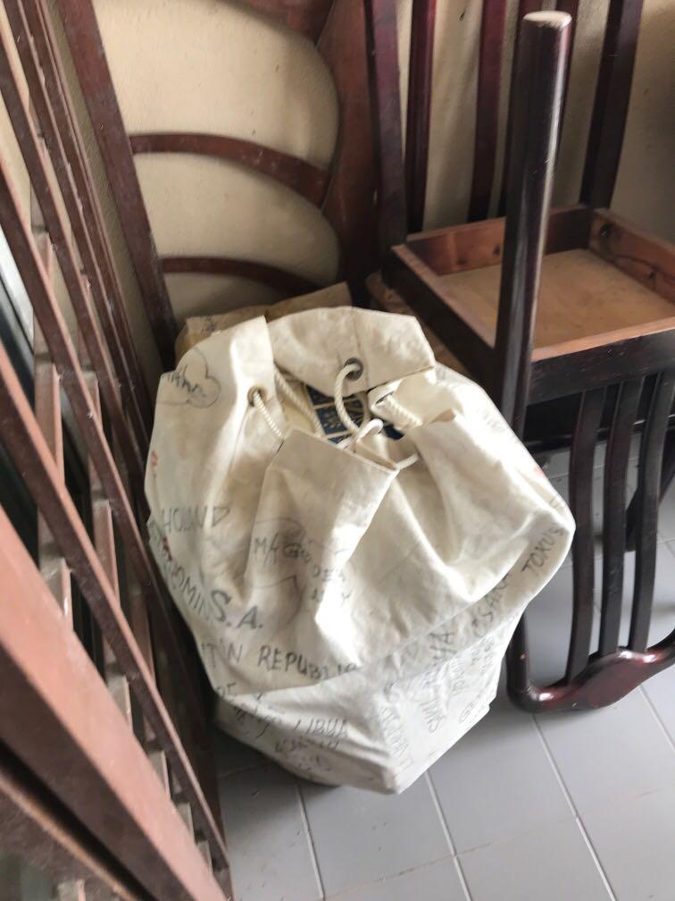 Encyclopedia set (Category: Storybooks) located in Kuala Lumpur. Submitted by kitamonaph (Listing ID 256715196, Image 2). Description: Letting go one big set of encyclopedia for sale kindly Whatsapp me lthanks 🙏🏻 .