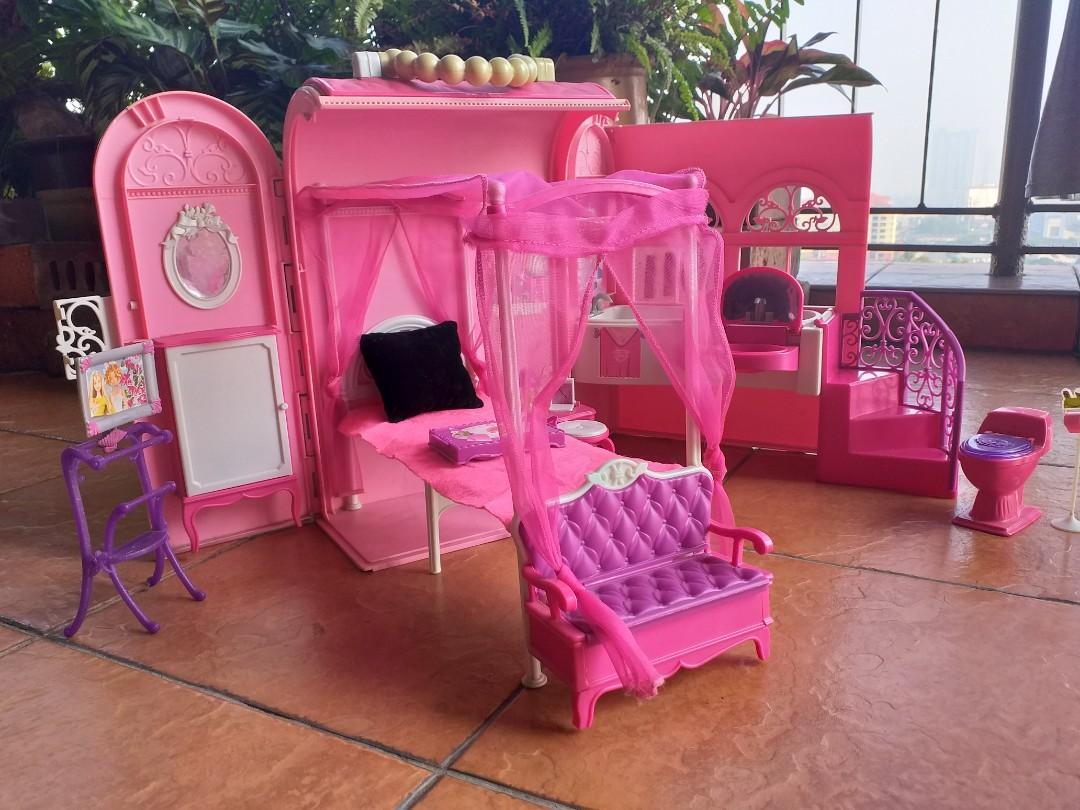 Barbie foldable top doll house