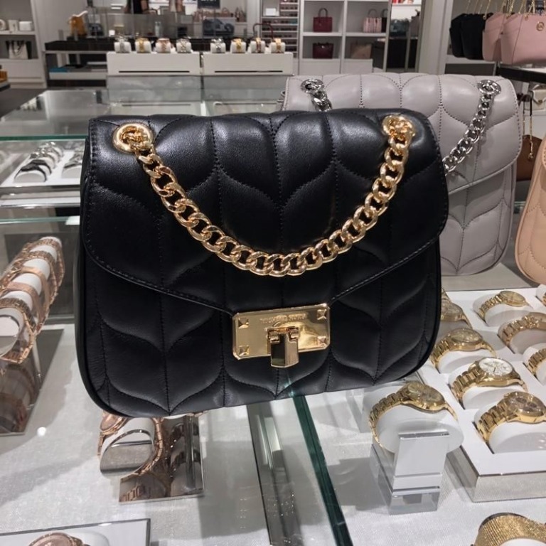MICHAEL KORS PEYTON LARGE CONVERTIBLE SHOULDER FLAP IN BLACK