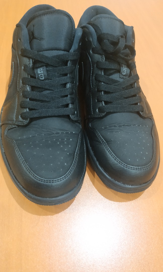 Nike Air Jordan 1, Fesyen Pria, Sepatu , Sneakers di Carousell