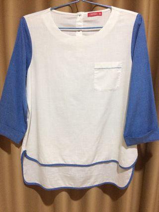 Baju putih kombinasi biru