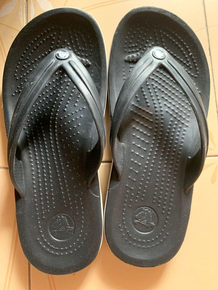 mens crocs flip flops size 10
