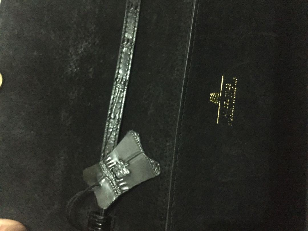 APPLE TREE AUTHENTIC (Category: Purses & Pouches) located in Manila. Submitted by toothless.project (Listing ID 256950624, Image 3). Description: Super seldomly used. Excellent condition. RFS: Funds for Dental Clinic Construction. Please do help me. Thank you.
