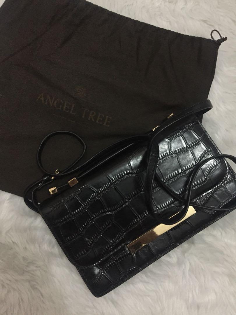 APPLE TREE AUTHENTIC (Category: Purses & Pouches) located in Manila. Submitted by toothless.project (Listing ID 256950624, Image 1). Description: Super seldomly used. Excellent condition. RFS: Funds for Dental Clinic Construction. Please do help me. Thank you.