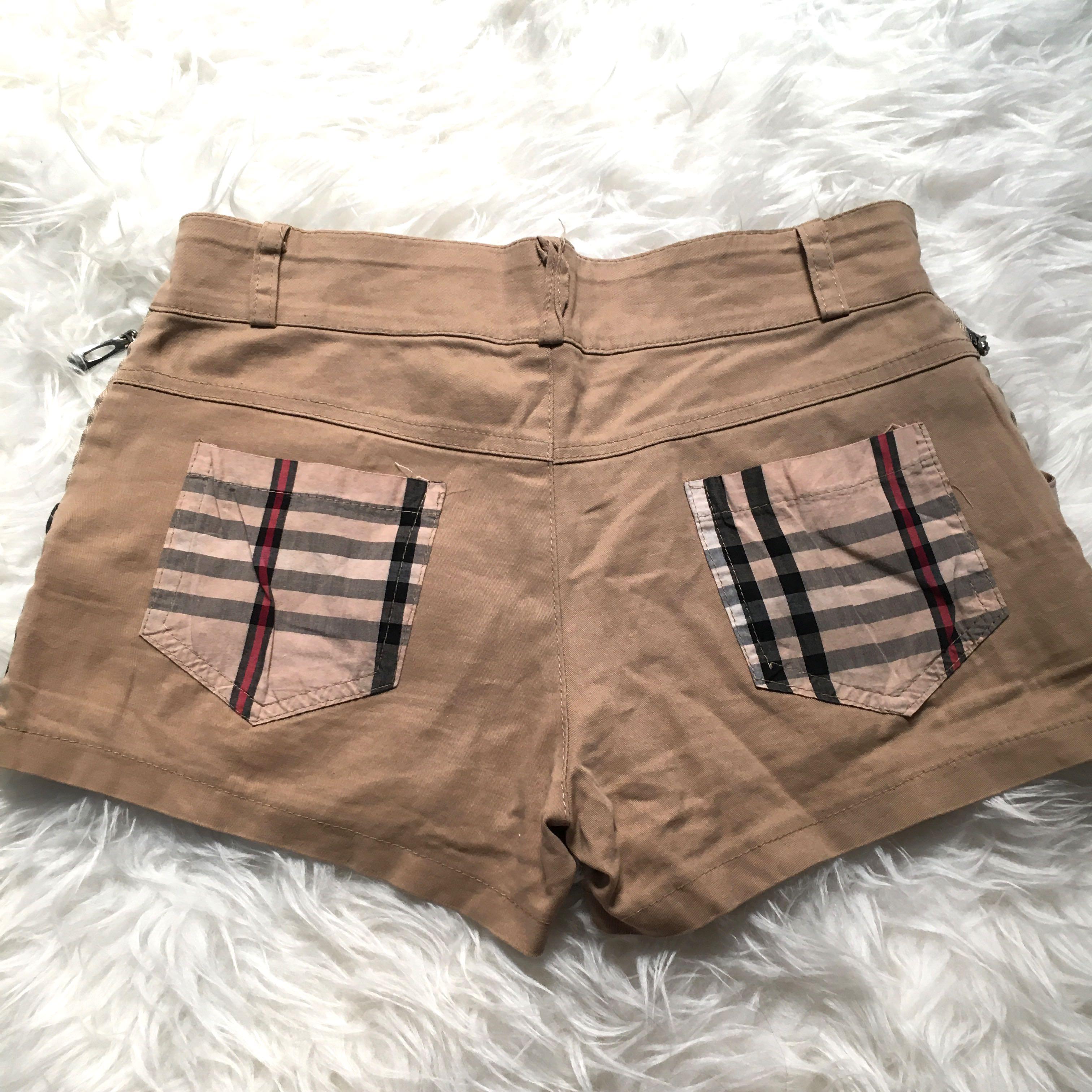 Hotpants burberry Fesyen Wanita Pakaian Wanita Bawahan di Carousell