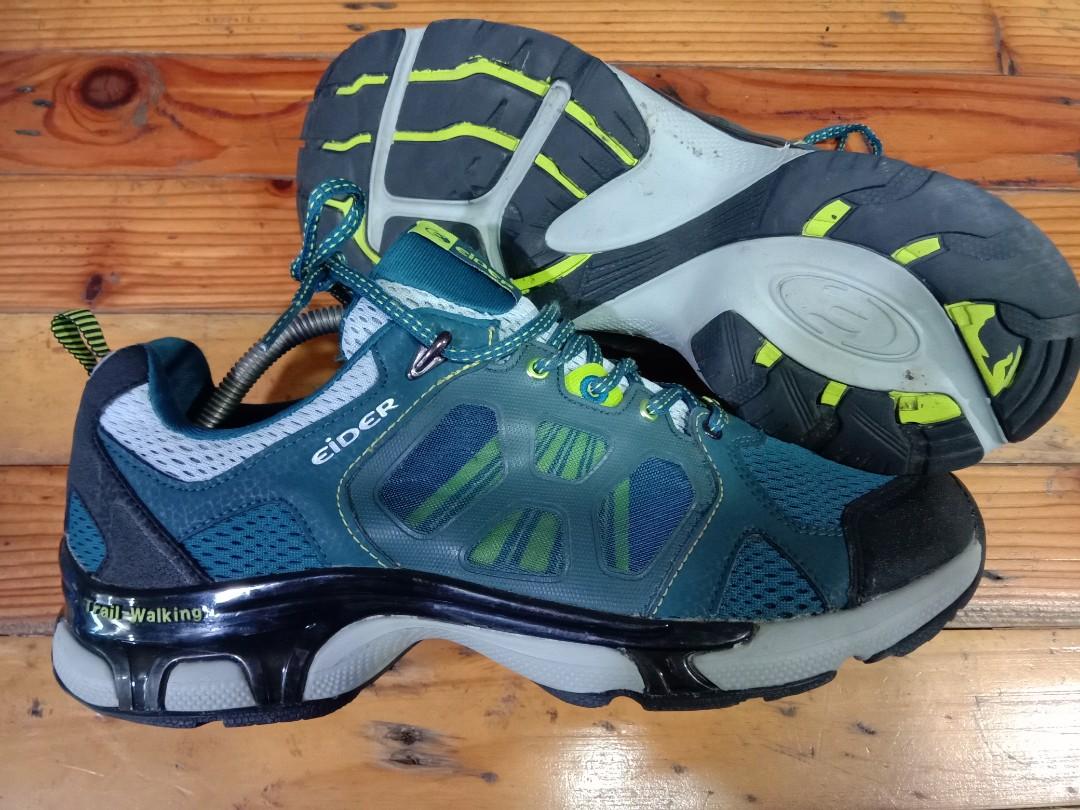 Kasut hiking bata top