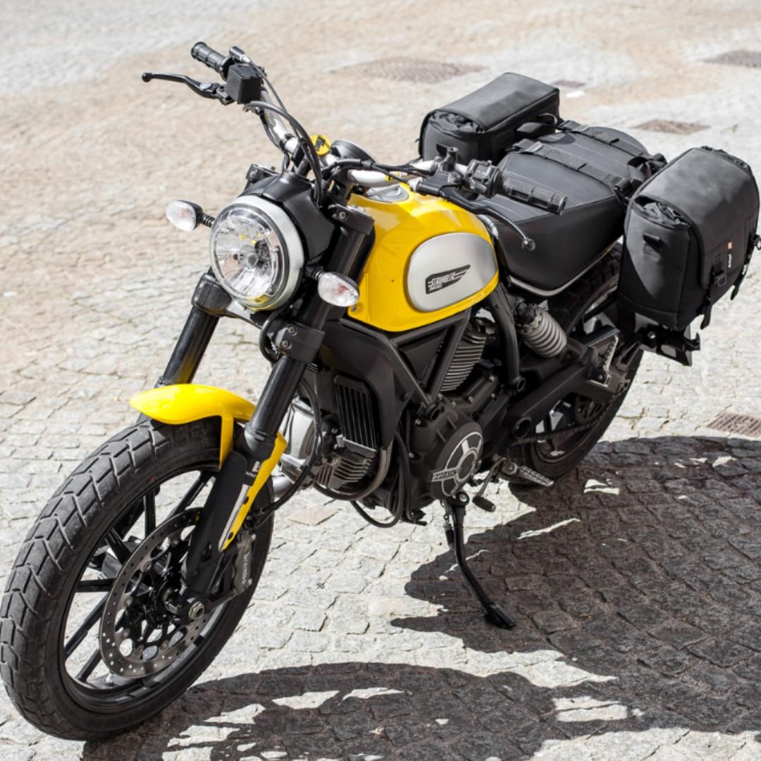 Scrambler saddlebags store