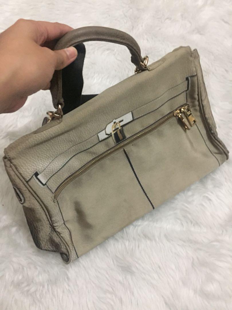 Mousse Bag (Category: Luxury Bags & Wallets) located in Manila. Submitted by toothless.project (Listing ID 256950862, Image 2). Description: .