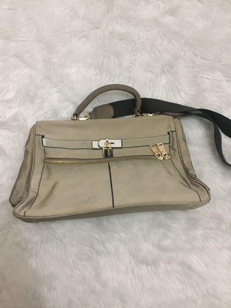 Mousse Bag (Category: Luxury Bags & Wallets) located in Manila. Submitted by toothless.project (Listing ID 256950862, Image 1). Description: .