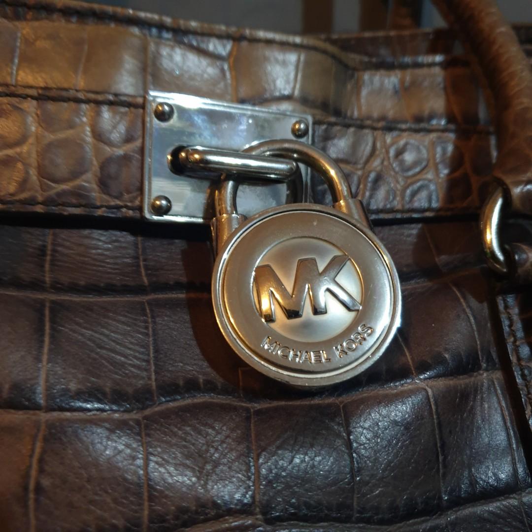 Preloved MK Hamilton Large (Category: Luxury Bags & Wallets) located in Manila. Submitted by donnadlc (Listing ID 256895727, Image 2). Description: Guaranteed authentic Genuine leather, turned soft over time Can no longer stand alone when empty Needs cleaning.