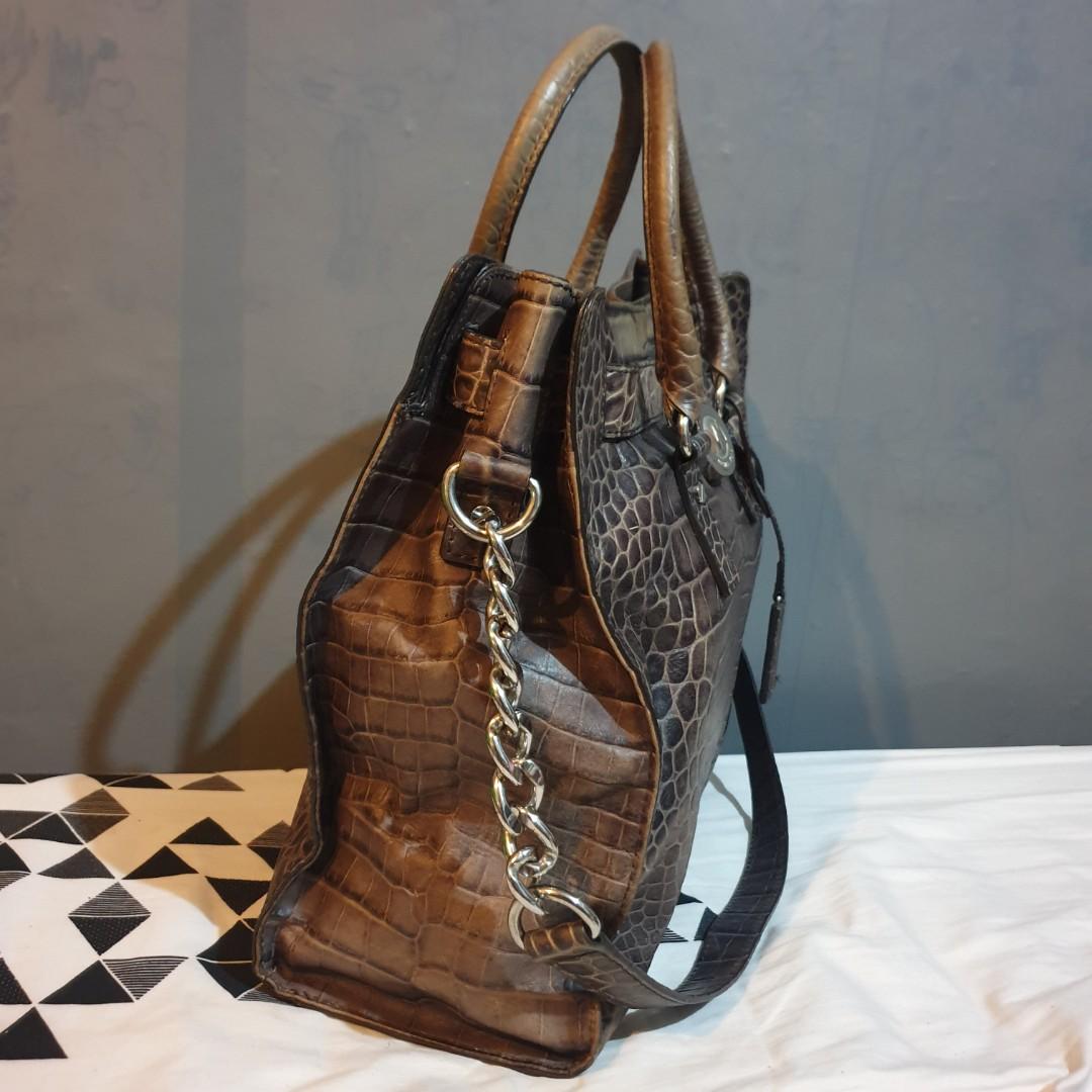Preloved MK Hamilton Large (Category: Luxury Bags & Wallets) located in Manila. Submitted by donnadlc (Listing ID 256895727, Image 3). Description: Guaranteed authentic Genuine leather, turned soft over time Can no longer stand alone when empty Needs cleaning.