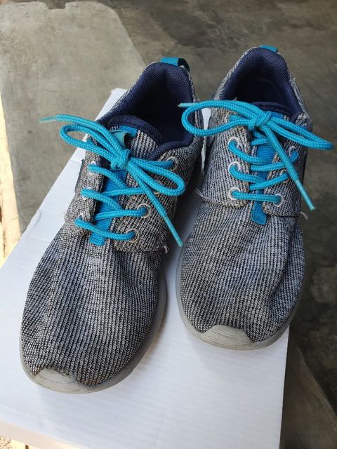 Preloved Nike Roshe One Kids size US 1Y/ UK EUR 32/ insole 20 cm