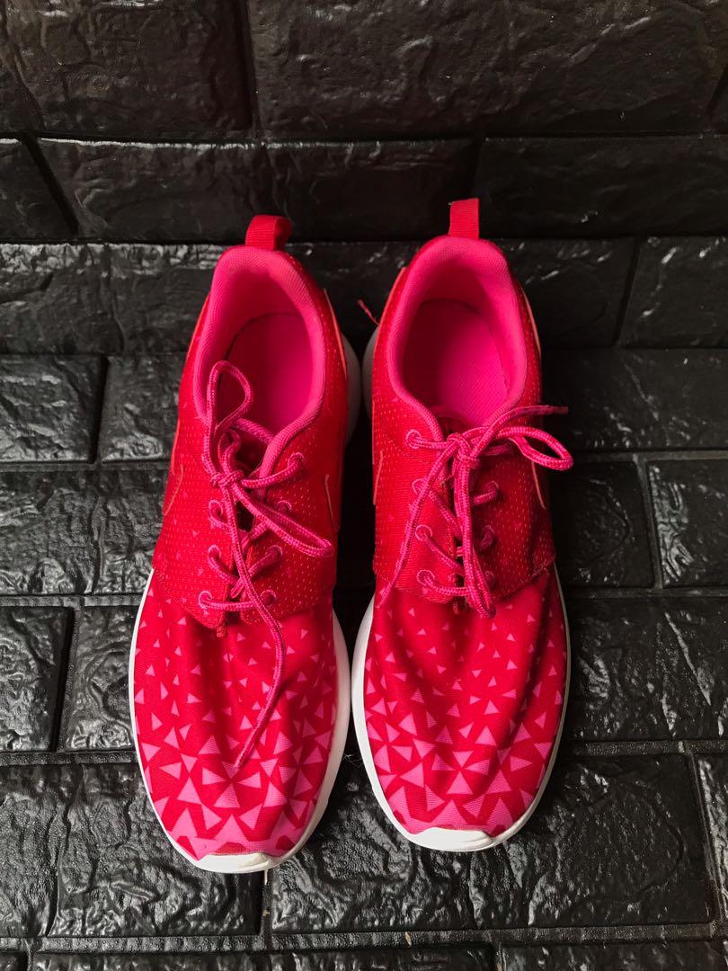 what stores sell roshes