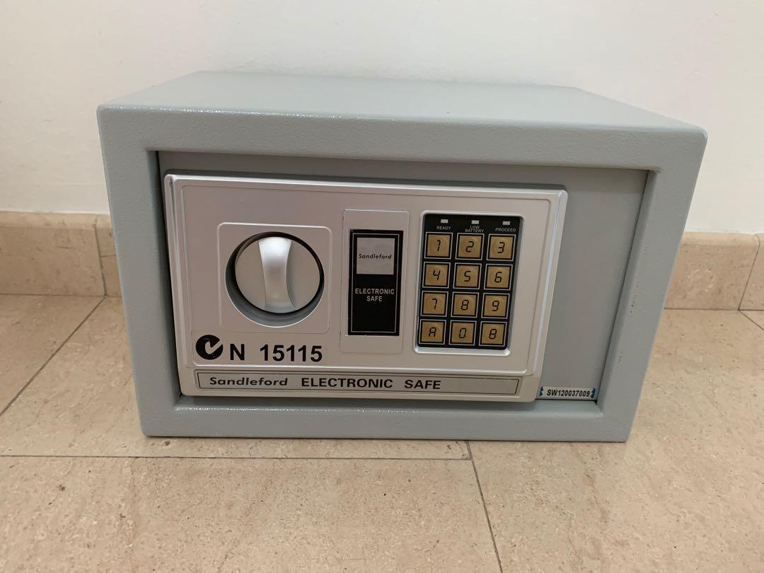 Sandleford Electronic Safe (Small), Pet Supplies, Homes & Other Pet