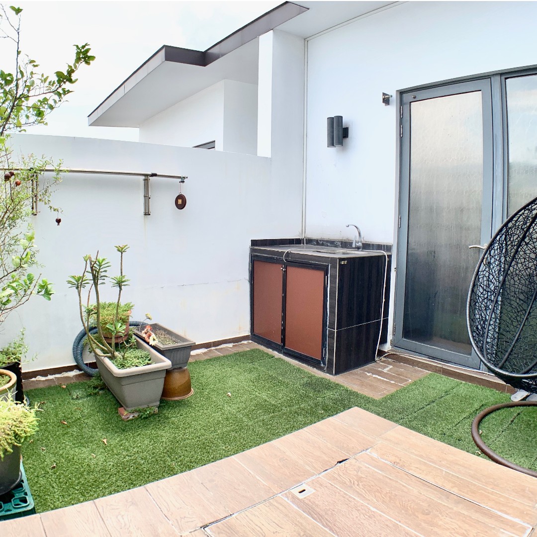 Picture of Spacious penthouse unit with private swimming pool and rooftop ...