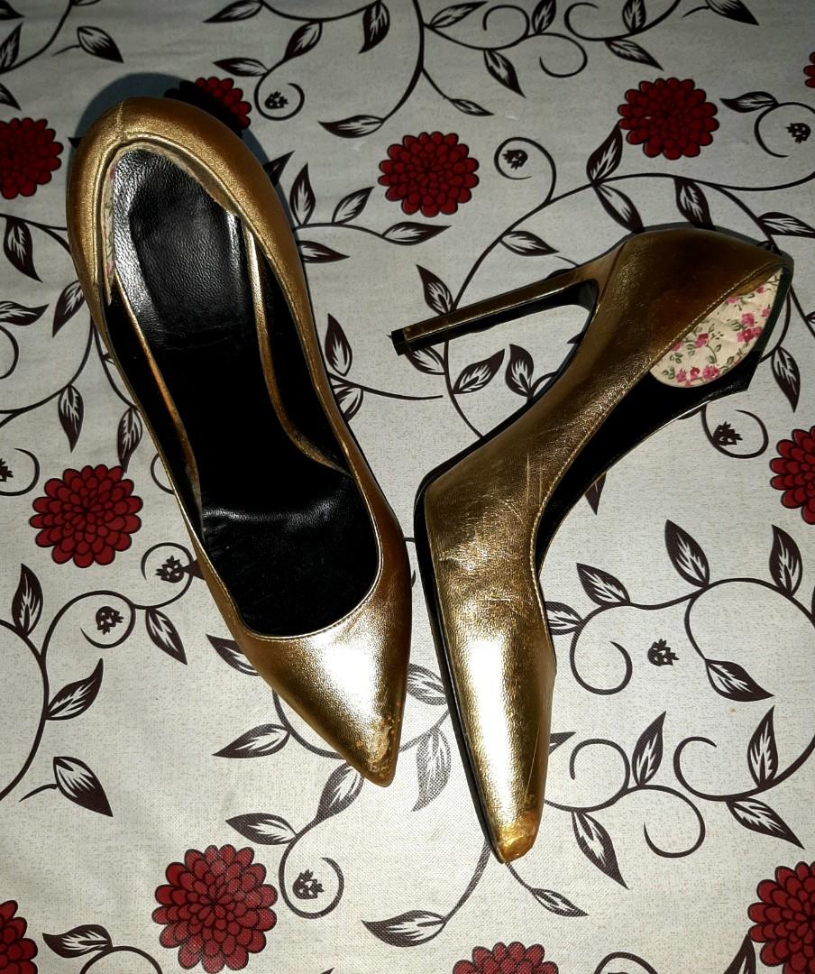 gold ysl pumps