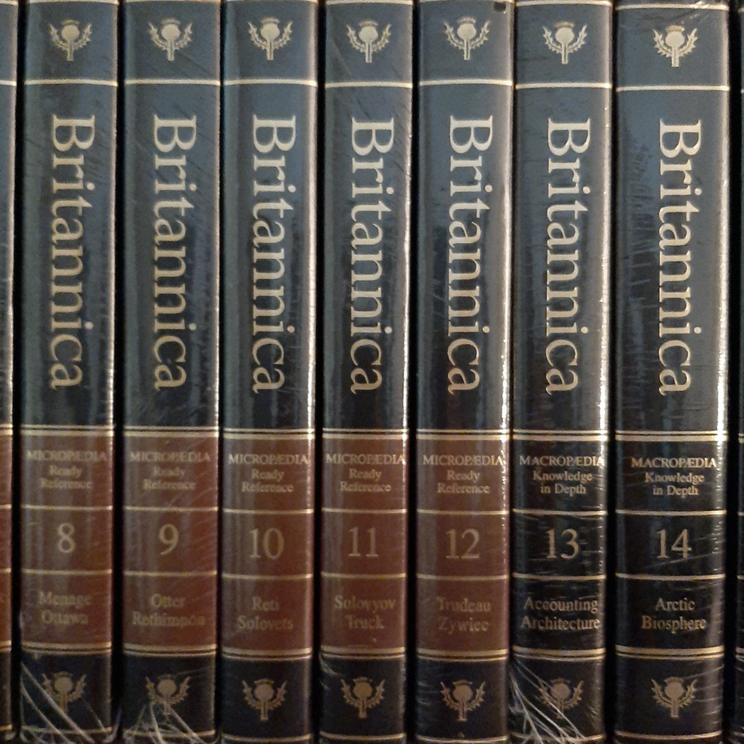 Buku Encyclopedia Britannica, Buku & Alat Tulis, Buku di Carousell