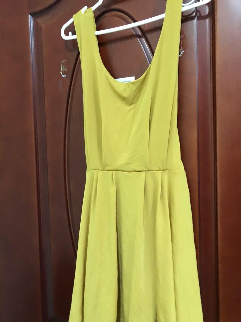 Mustard Low Back Dress (Category: Dresses) located in Quezon City. Submitted by gracesc (Listing ID 257042588, Image 1). Description: Never been used Lowback, back ribbon Length 29-30 in.