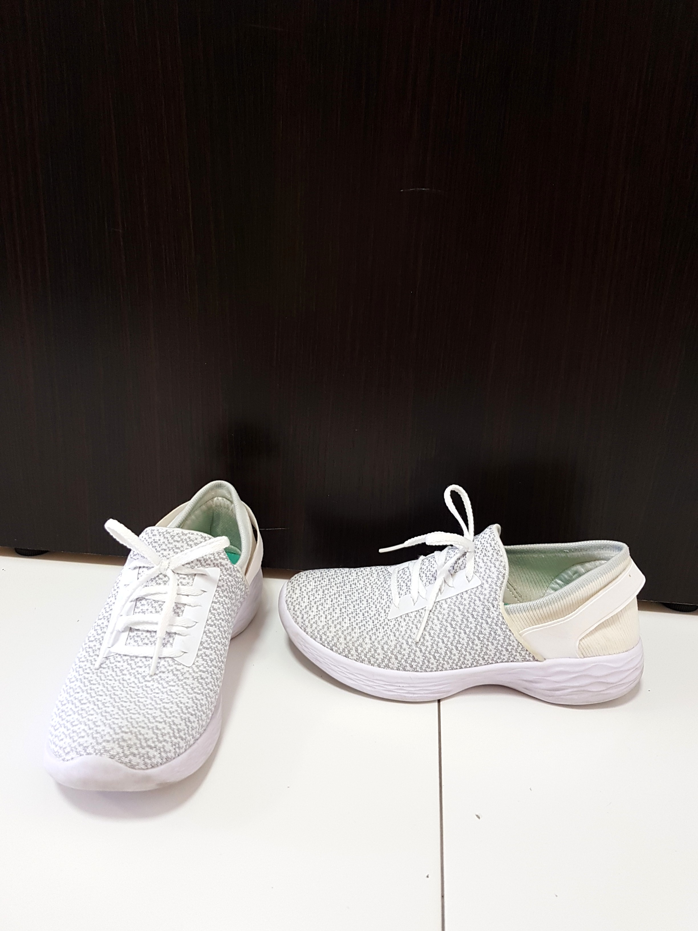 Kids white sketchers Clearance