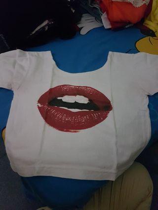 Lips crop tee