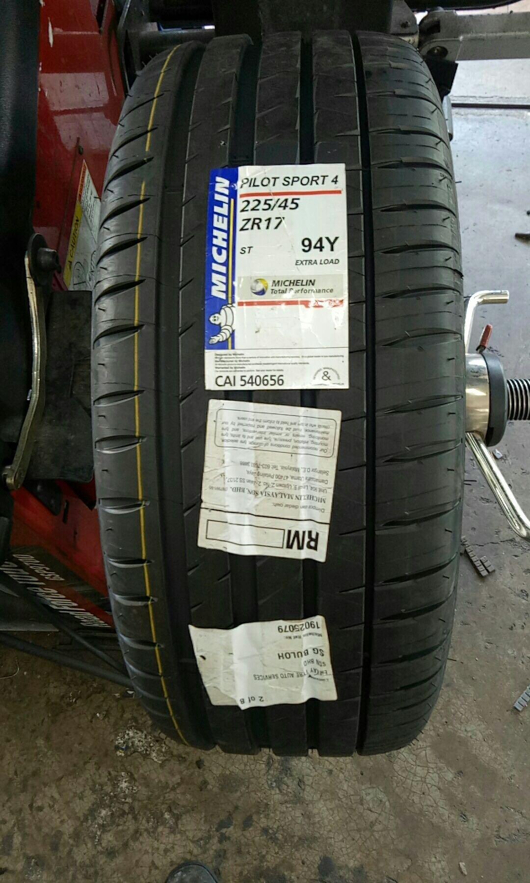 225/45/17 Pilot sport 4 Michelin Tyre, Auto Accessories on Carousell