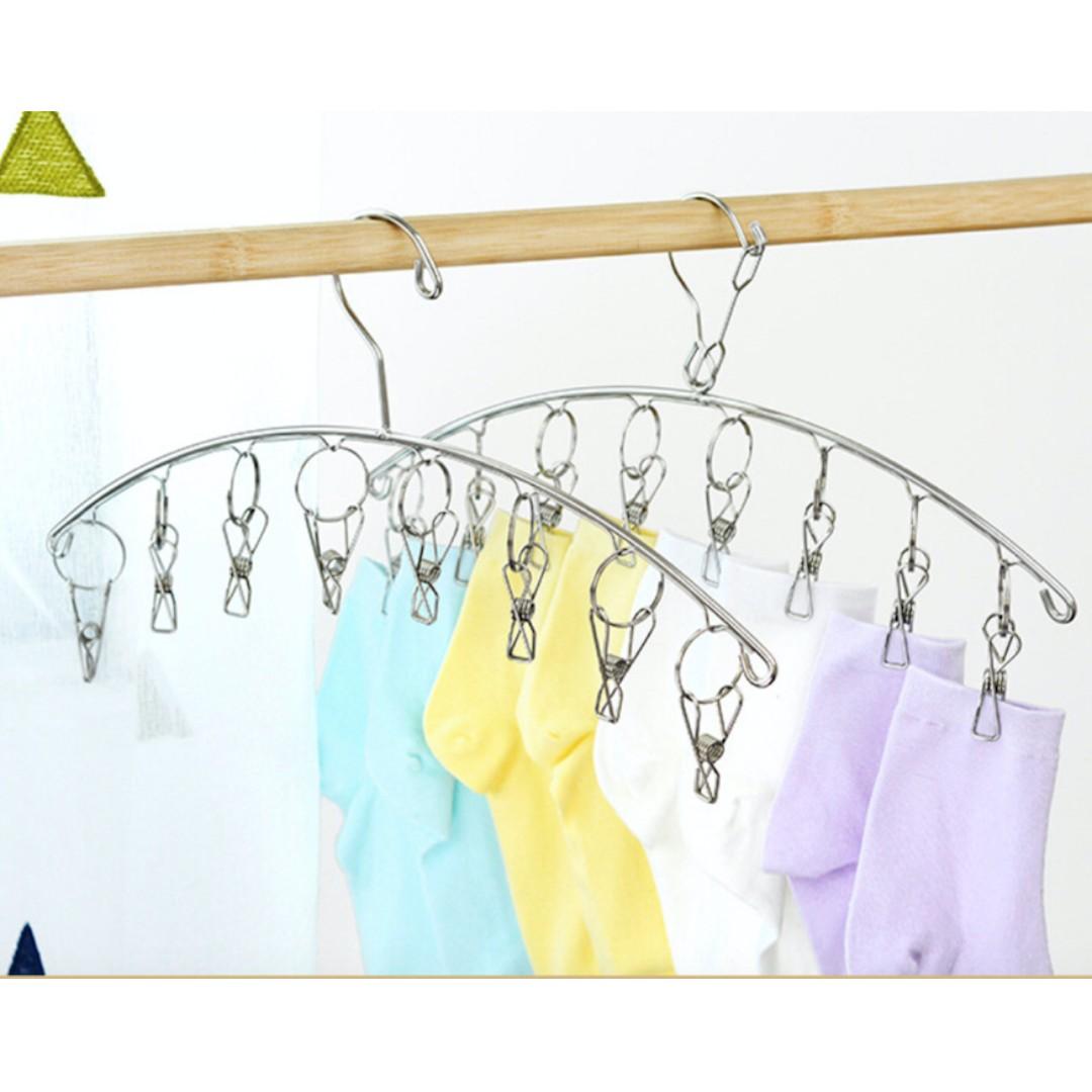 2 clips for clothes