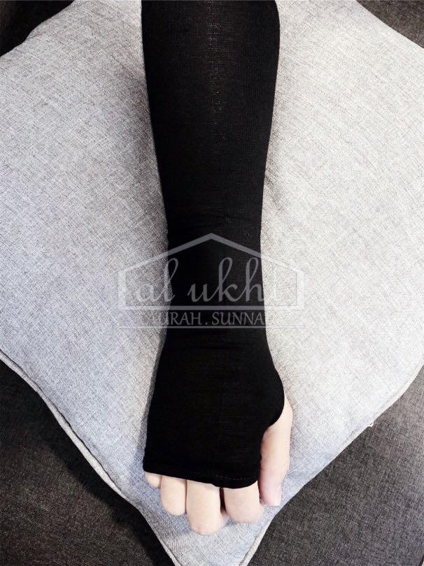 Basic Thumb Handsock (Category: Blouses) located in Singapore. Submitted by alukhtstore (Listing ID 257250822, Image 2). Description: Material: Spandex Rayon PM to purchase/enquiry 💌 #alukhtbasics.