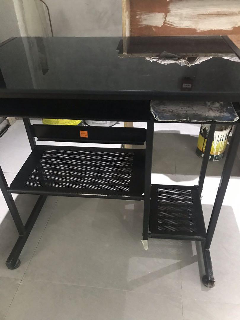 Computer Table (Category: Tables & Sets) located in Nasugbu. Submitted by am.psalms (Listing ID 257263669, Image 2). Description: Computer table used good condition glass top easy maintenance 4 pcs .