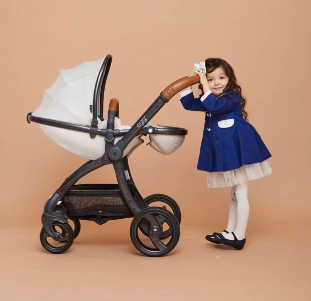 Egg jurassic deals cream carrycot