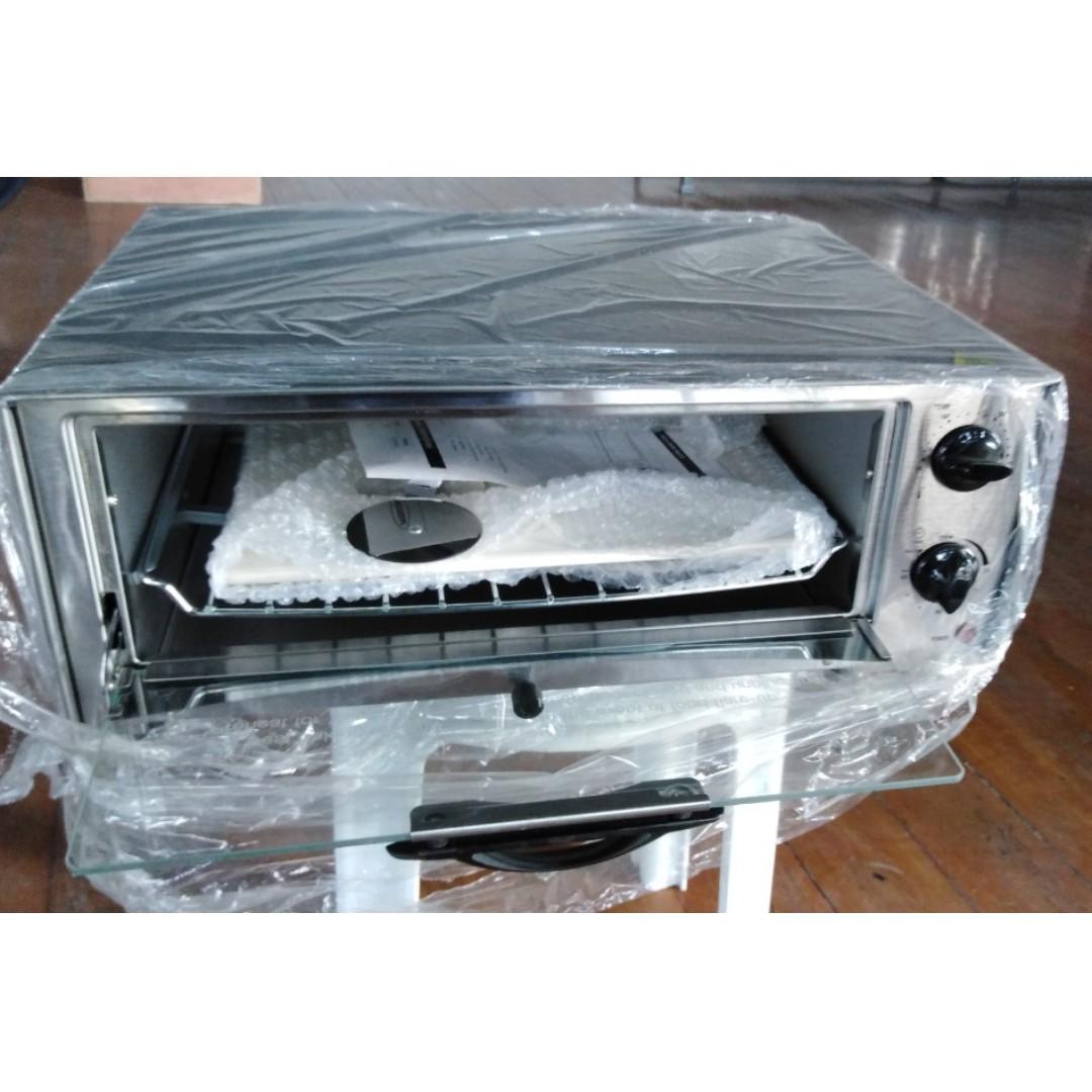 Electric Pizza Oven (Category: Bakeware) located in Valenzuela. Submitted by eightlife_trading (Listing ID 238462010, Image 2). Description: We also sell Bibingka Oven, Convection Oven, Takoyaki Maker and Other Kitchen Appliances Basic Specs: ceramic pizza stone cooker, 60min.timer, tempered glass door, thermostat up to 250C, 1450w with pizza cutter We ship nationwide via AP CARGO, TRANSPORTIFY, Etc. Payments thru BPI, BDO, Metrobank, LBC, GCASH 