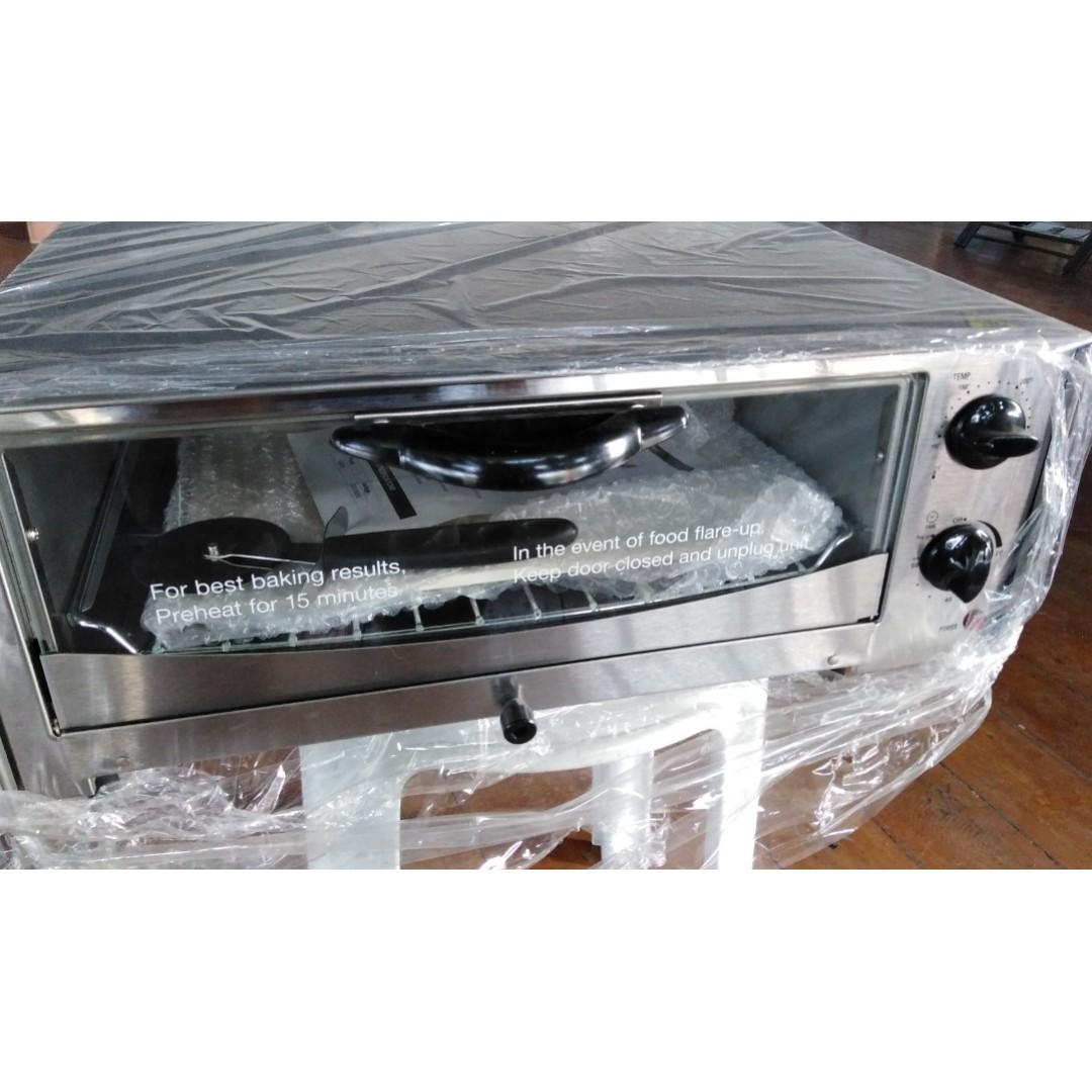 Electric Pizza Oven (Category: Bakeware) located in Valenzuela. Submitted by eightlife_trading (Listing ID 238462010, Image 1). Description: We also sell Bibingka Oven, Convection Oven, Takoyaki Maker and Other Kitchen Appliances Basic Specs: ceramic pizza stone cooker, 60min.timer, tempered glass door, thermostat up to 250C, 1450w with pizza cutter We ship nationwide via AP CARGO, TRANSPORTIFY, Etc. Payments thru BPI, BDO, Metrobank, LBC, GCASH 