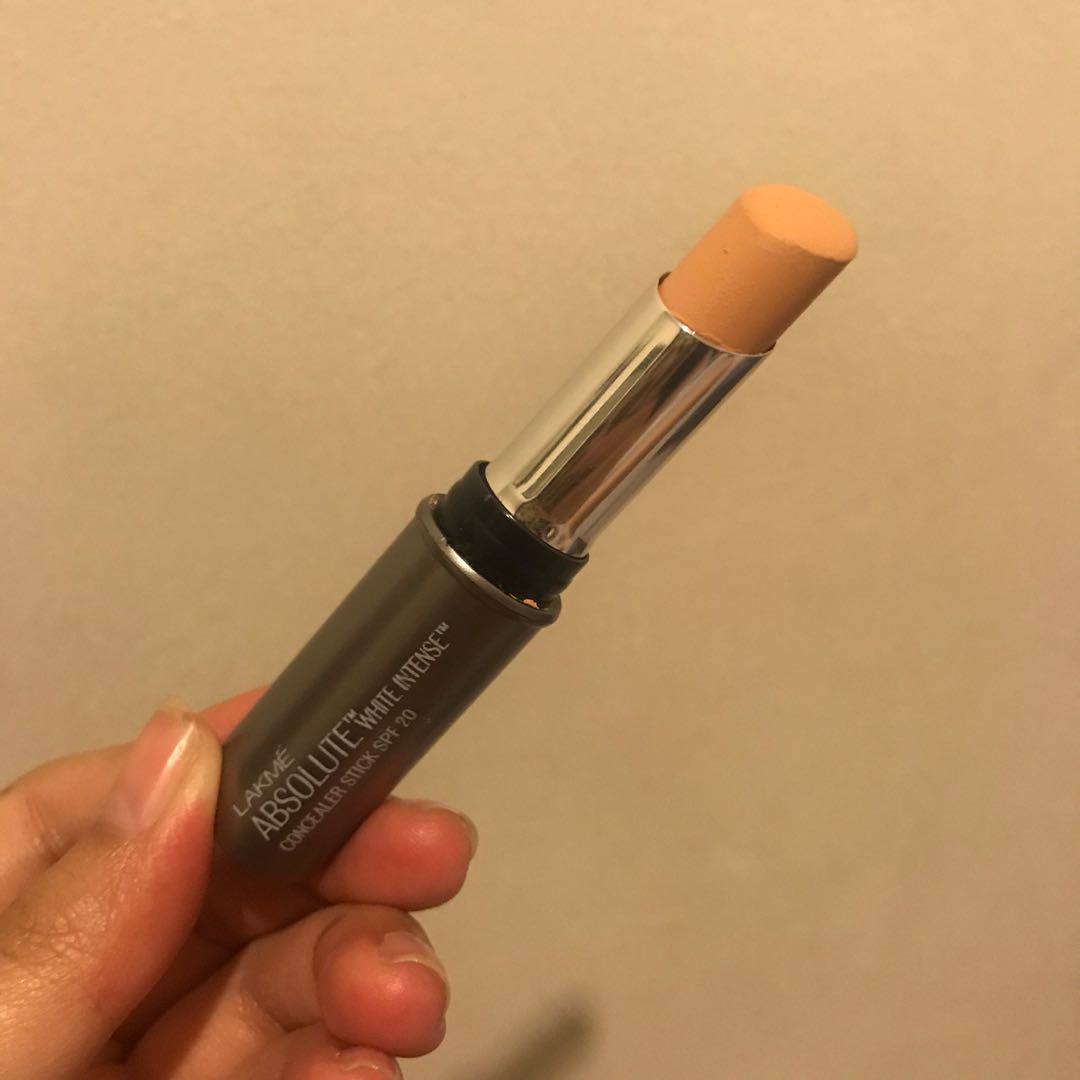 Lakme Concealer Stick With Spf 20 Kesehatan Kecantikan Rias Wajah Di Carousell It is exactly the same size and looks like the matte lipstick, but this one has a transparent cap to it. carousell