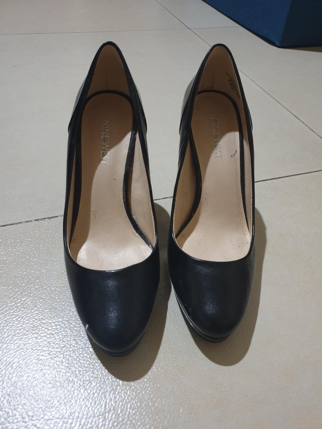 nine west black pumps