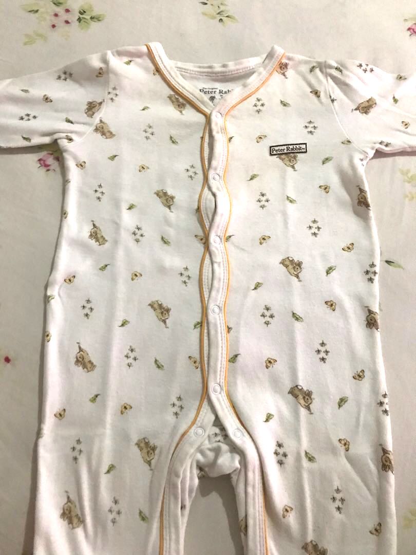 Peter rabbit sleepsuit, Bayi & Anak, Baju Bayi di Carousell