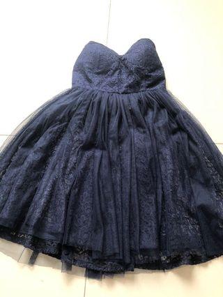 Navy brukat dress